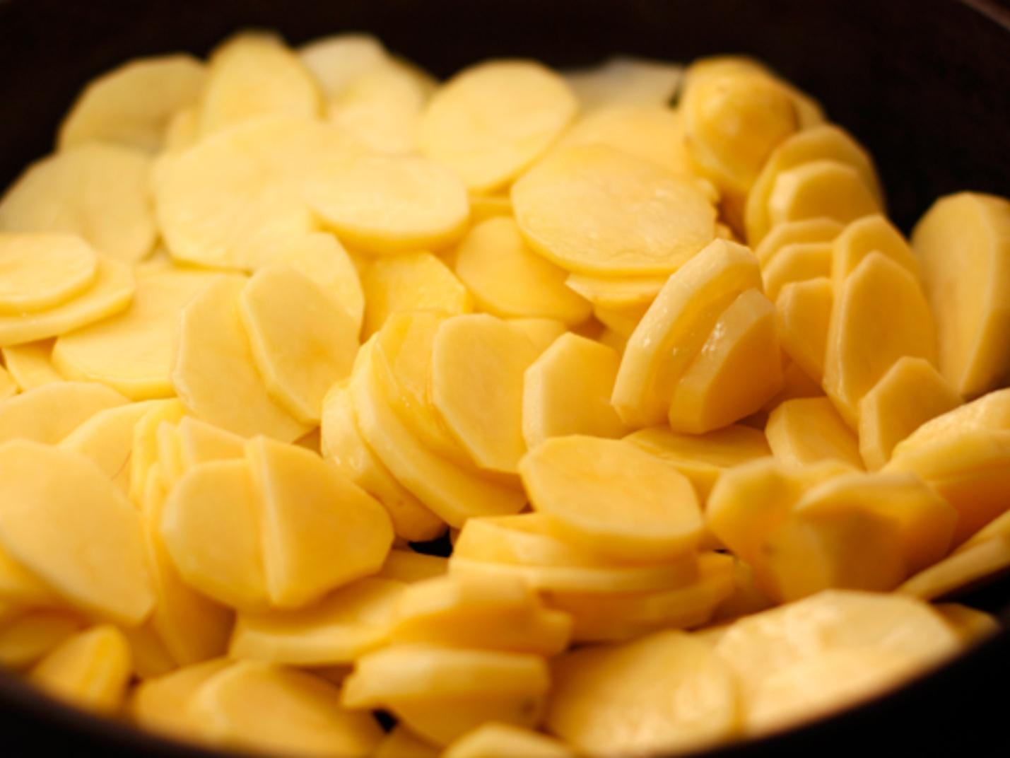 Цибулю порізати кільцями