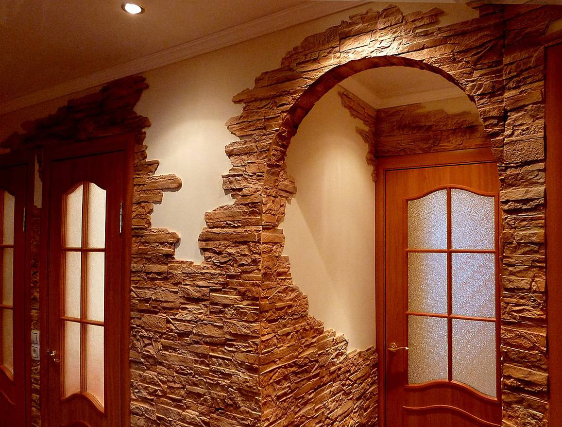 Обробка декоративним каменем дверного отвору досить проста, але вона вимагає попередньо підготовлених поверхонь, матеріалів і інструменту