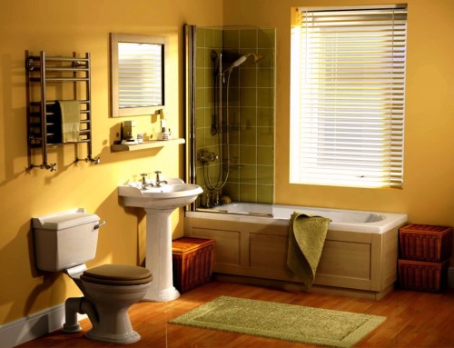сучасні лакофарбові матеріали успішно протистоять високій вологості і температурі;   фарба прекрасно поєднується з керамічною плиткою і панелями з ПВХ, що відкриває простір для польоту фантазії в дизайні маленької ванної кімнати, поєднаної з туалетом;   величезний вибір кольорової палітри;   простота в догляді за пофарбованими стінами;   для ванної кімнати краще вибирати водоемульсійну фарбу;