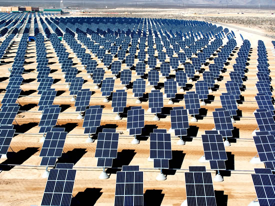 Сонячна батарея - один з альтернативних джерел електроенергії;  електричний пристрій, що перетворює частину сонячного електромагнітного випромінювання в електричний струм