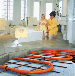 Водяна тепла підлога стане хорошою альтернативою центральному радіаторного опалення