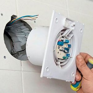 Подібний метод поліпшення вентиляції підійде для невеликих за площею ванних кімнат - до 15 квадратних метрів
