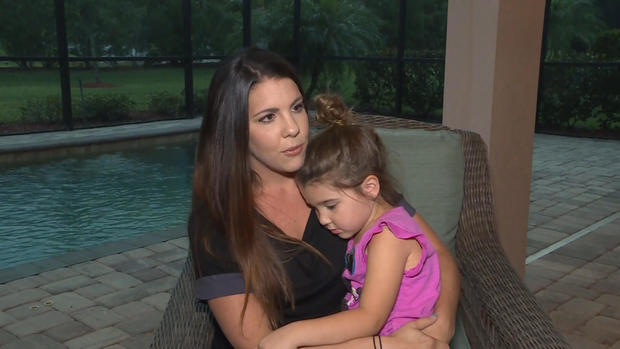 У семьи из Флориды произошел ужасающий инцидент, когда их 4-летняя дочь была госпитализирована после случайного проглатывания воды в бассейне несколькими днями ранее