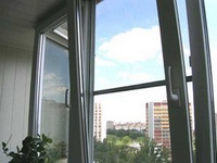 З нашої окремої статті ви можете дізнатися   як засклити балкон пластиковими вікнами
